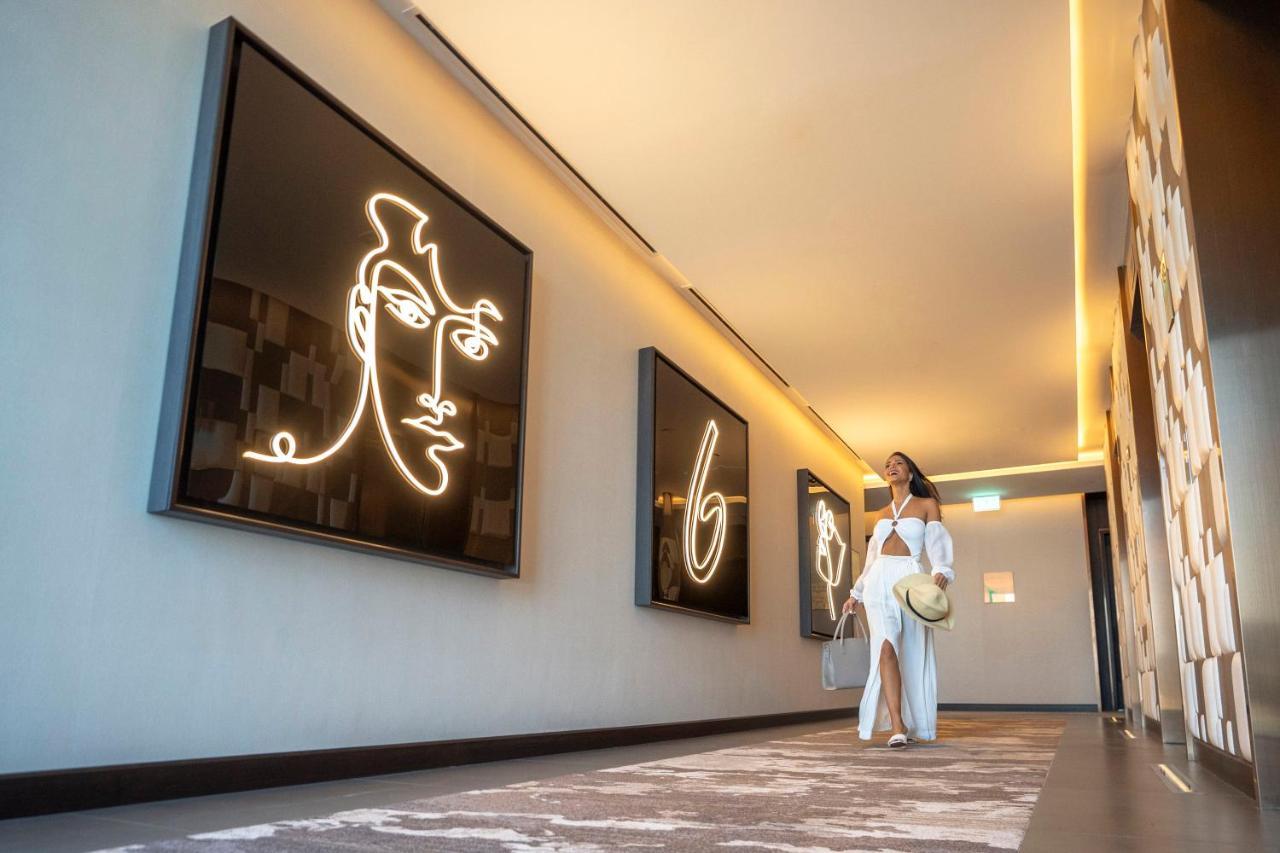 Hyatt Centric Jumeirah Ντουμπάι Εξωτερικό φωτογραφία The hotel's interior