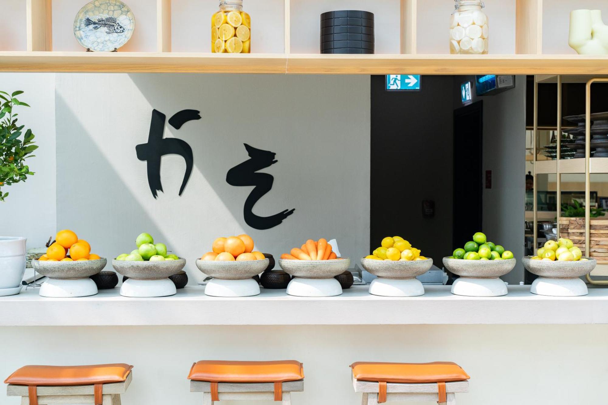 Hyatt Centric Jumeirah Ντουμπάι Εξωτερικό φωτογραφία The restaurant's bar