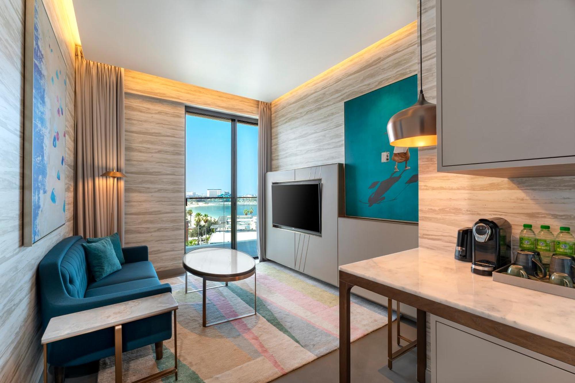 Hyatt Centric Jumeirah Ντουμπάι Εξωτερικό φωτογραφία A suite at the hotel