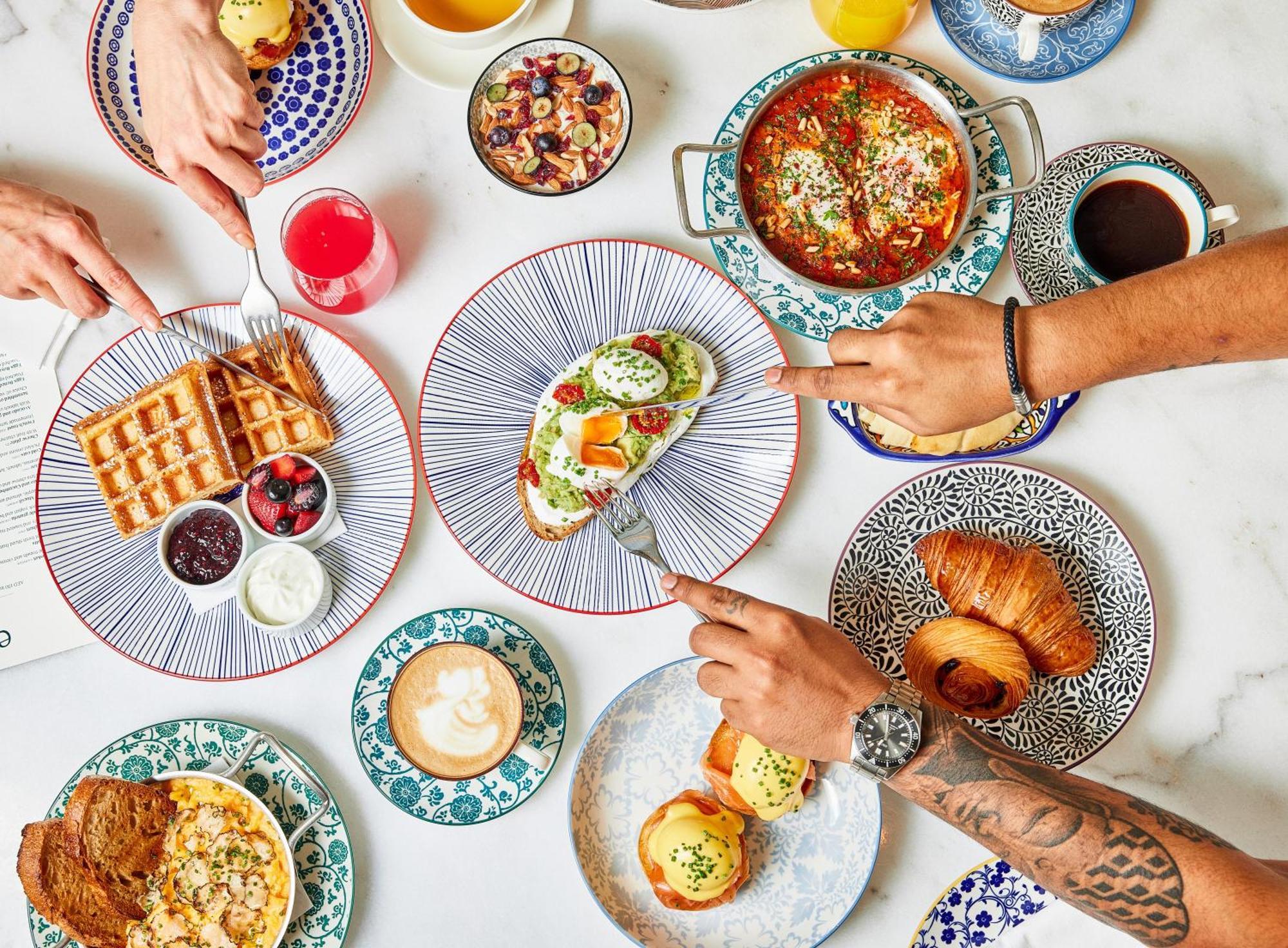 Hyatt Centric Jumeirah Ντουμπάι Εξωτερικό φωτογραφία Breakfast at the restaurant