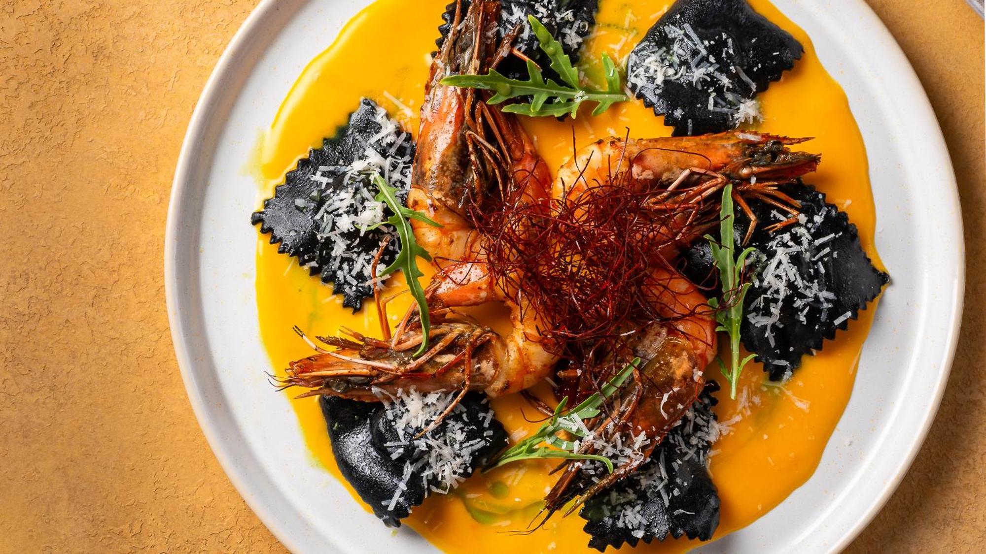 Hyatt Centric Jumeirah Ντουμπάι Εξωτερικό φωτογραφία A prawn and ravioli dish
