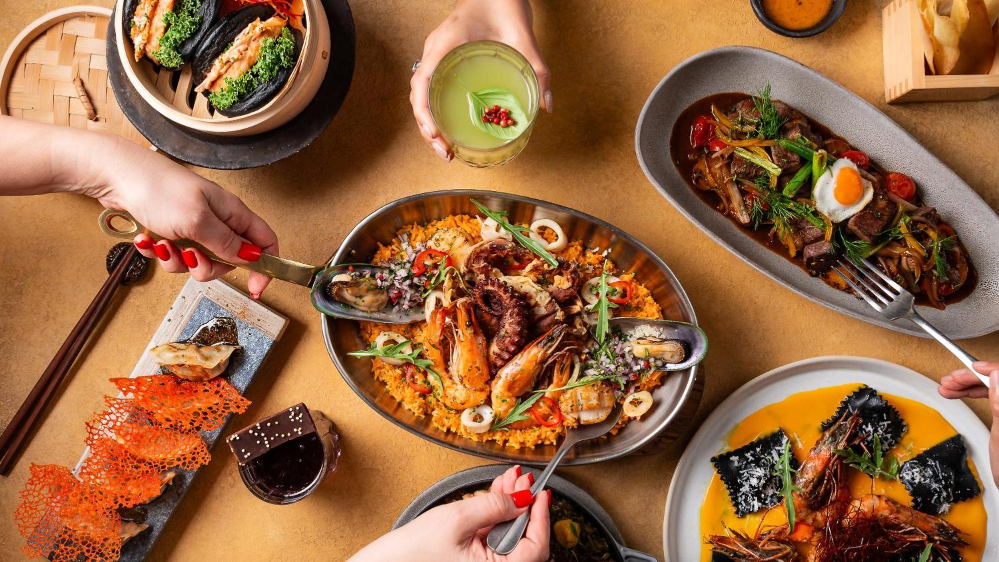 Hyatt Centric Jumeirah Ντουμπάι Εξωτερικό φωτογραφία Dishes at the restaurant